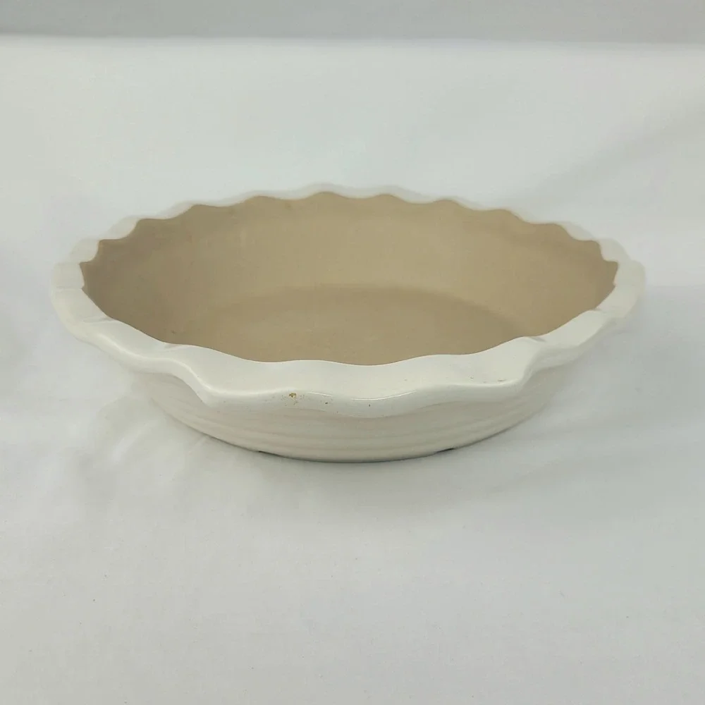 Pampered Chef Family Heritage Stoneware Deep Dish Pie Plate White Scalloped 9in